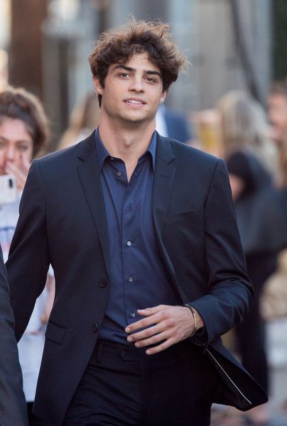 Guys look their finest in a suit. Check out these 15 guys who look amazing in suits.   #NoahCentineo #NoahCentineoSuits #classymen #meninsuits Mens Suits Casual, Mens Suits Navy, Casual Suits Men, Noah Centineo, Dark Suit, Classy Suits, Mens Suit Jacket, Stylish Suit, Classy Men