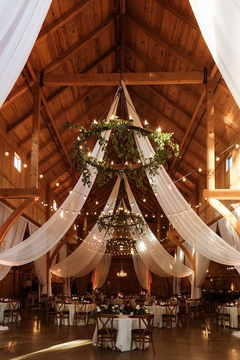 Classic Chic Wedding Decor, Bride And Groom Dinner Table Ideas, Ceremony Rustic Wedding, Rustic May Wedding, December Country Wedding, Wedding Reception Venues Outdoor, North Woods Wedding, Wedding Inspo Unique, Gothic Nature Wedding