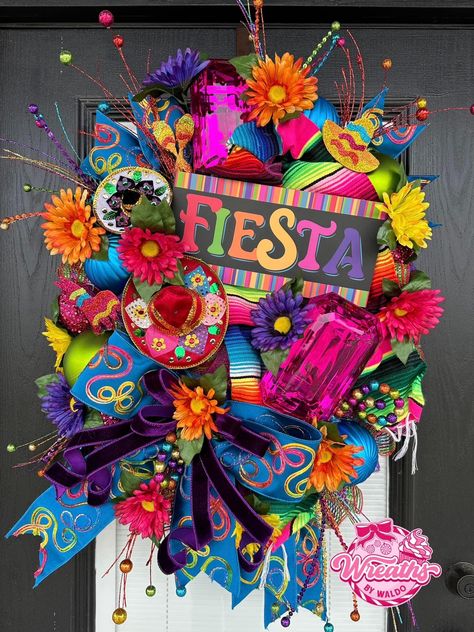 Cinco De Mayo Wreath, Fiesta Wreath, Fiesta Decorations, Mexican Decor, Wreath Diy, Mexican Party, Beautiful Christmas Trees, Wreath Forms, Grad Parties