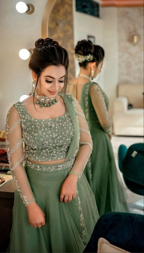 Bridal Lehenga New Design, Reception Kerala Dress, Simple Lehenga Designs For Reception, New Model Engagement Dress Kerala, Lehanga Designs Engagement, Engagement Lahenga Ideas, Bridal Lehenga Kerala, Gown For Marriage Function, Dresses For Marriage Function