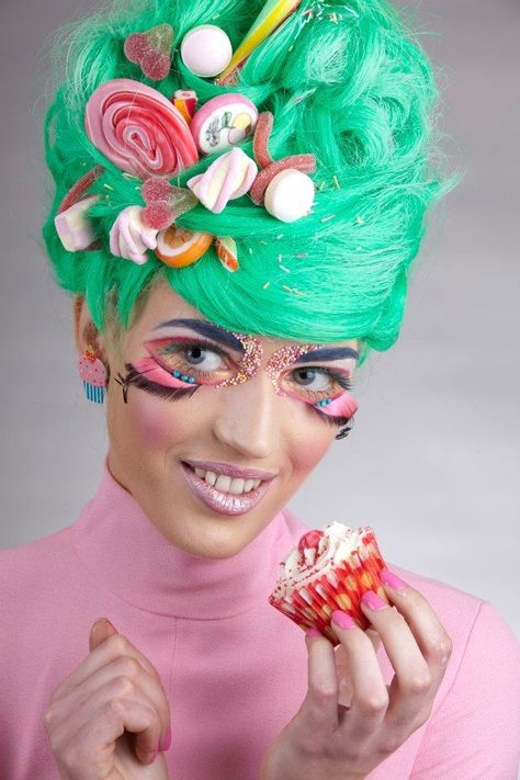 Carnaval Make-up, Crazy Hair For Kids, Candy Photoshoot, Candy Girls, Clown Dress, Candy Makeup, Candy Costumes, Candy Hair, Girl Cupcakes