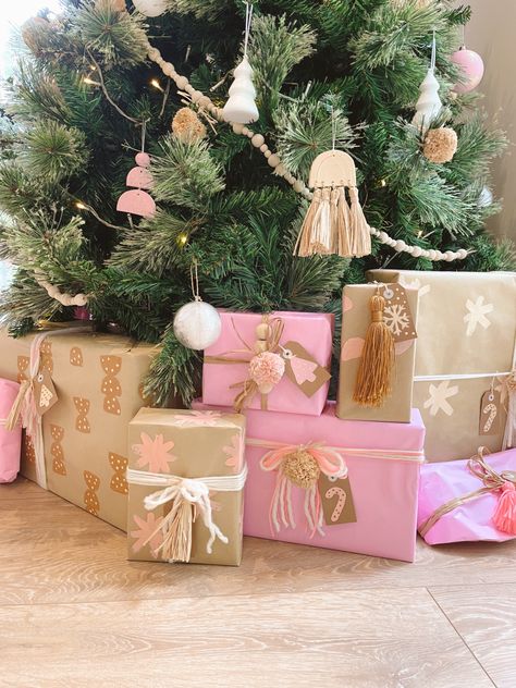 Pink Christmas Wrapping Ideas, Pink Christmas Presents Wrapping Ideas, Pink Christmas Gift Wrap, Girly Christmas Wrapping Paper, Budget Friendly Christmas Gifts, Pink And Brown Wrapping Paper Christmas, Pink Christmas Wrapping Paper, Xmas Gift Wrap, Gift Wrapping Station