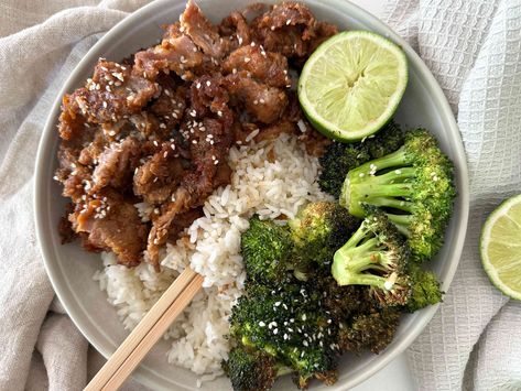 Air Fryer Crispy Beef and Broccoli (with stove-top instructions) Shaved Beef, Steak And Broccoli, Rice On The Stove, Air Fryer Steak, Beef Sauce, Crispy Beef, Beef Strips, Beef And Broccoli, 20 Minute Recipes