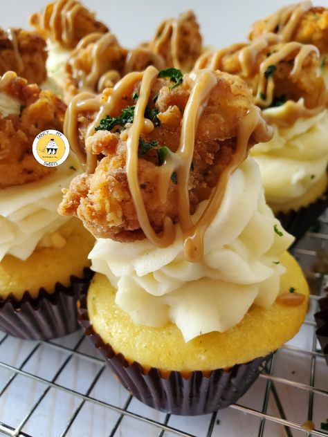 Savory Cupcakes Ideas, Savory Cupcake Recipes, Soul Food Cupcakes, Cornbread Mashed Potato Cupcake, Cornbread Cupcakes With Mashed Potatoes, Cornbread Cupcakes, Cupcakes Stuffed, Mashed Potatoes Gravy, Savory Cupcakes