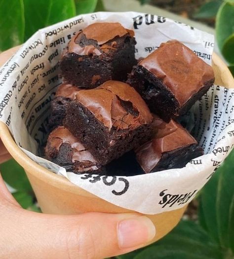 Brownie Packaging, Bake Sale Packaging, Baking Packaging, Adventure Seeker, Baking Business, Food Combining, Yummy Comfort Food, Fun Baking Recipes, Food Obsession