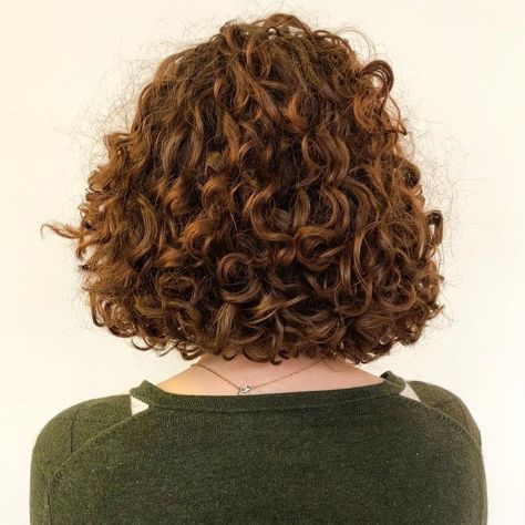 One-Length Curly Copper Brown Bob Textured One Length Haircut, Curly One Length Haircut, One Length Short Haircut, One Length Curly Hair, Long Curly Bob, One Length Haircuts, One Length Hair, Shoulder Haircut, Curly Cuts