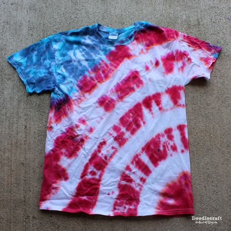 Doodlecraft: Patriotic Stripes Tie Dye Shirt! Tie Dye Shirts Patterns, Ty Dye, Diy Tie Dye Shirts, Tie Dye Party, Tie Dye Crafts, Diy Tie, How To Tie Dye, Tie Dye Techniques, Tie Dye Diy