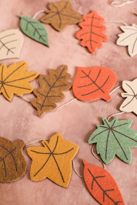 DIY Felt Leaf Garland — Entertain the Idea Diy Felt Pumpkin Garland, Fall Leaves Garland Diy, Christmas Felt Garland Diy, Autumn Garland Diy, Leaf Bunting, Fall Garland Diy, Felt Leaf Garland, Diy Felt Garland, Fall Scented Candles