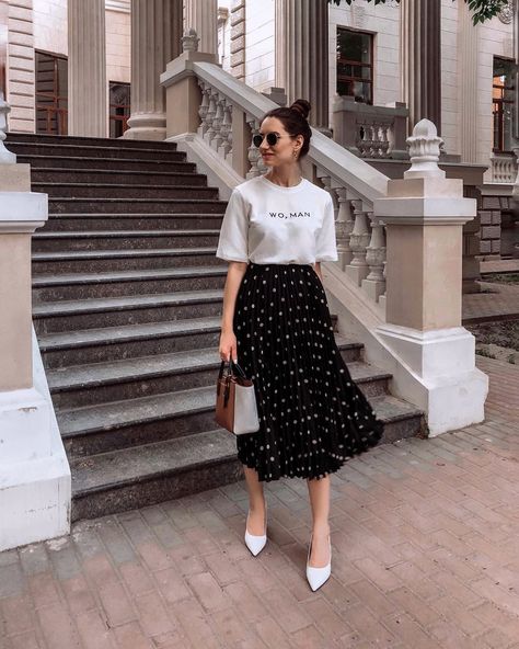 Polka Dots Skirt Outfit, Modesty Outfits, Cute Modest Outfits, Modest Summer Outfits, Eye Creams, Everyday Fashion Outfits, Polka Dot Skirt, Dot Skirt, Casual Work Outfits