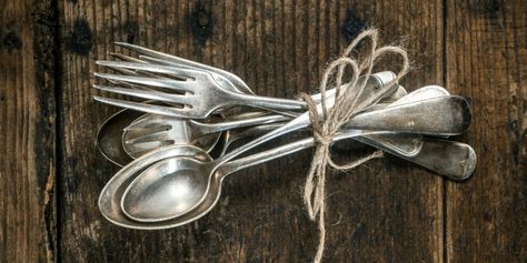 Turn thrift-store spoons and forks into something that shows off their style. Silverware Photography, Vintage Silverware Crafts, Altered Spoons, Flatware Crafts, Cottage Details, Silver Spoon Jewelry, Fun Diy Craft Projects, Silverware Crafts, Cutlery Art