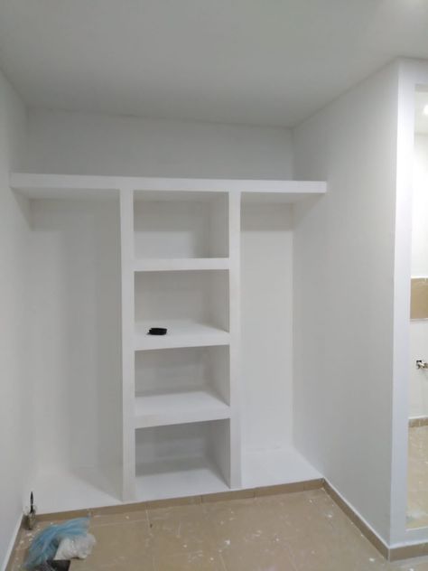 Clóset a base de material de tablarocaacabado con pintura vinilica color blancode 1.80cm de largo x 2.40cm de altura y 50cm de ancho. Gypsum Closet Ideas, Closet En Drywall, Flat Roof Design, Closets Ideas, Closet Renovation, Beauty Boost, Wardrobe Interior Design, Closet Layout, Wall Closet