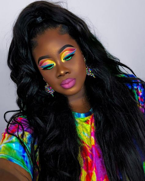 Makeup Ideas Black Women, Neon Makeup Ideas, Jeffree Star Cosmetics Lipsticks, Neon Eye Makeup, Makeup Ideas Black, Melanin Makeup, Rainbow Eye Makeup, Neon Makeup, Eye Makeup Ideas