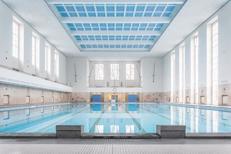 Public Swimming Pool, Arch Presentation, Public Pool, Diving School, Pool Indoor, World Architecture Festival, Swimming Pool Architecture, Indoor Swimming Pool, Pool Halls