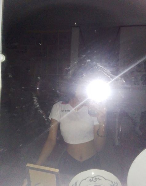 Short Hair Girl Mirror Shot Aesthetic, Girl Thirstraps Pfp, Thrist Trap Aesthetic, Thrist Traps Mirror, Short Hair Mirror Shot, Thirst Trap Mirror Shot Ideas, Mirror Shot Short Hair, Thirst Trap Posing Ideas, Mirror Shot Aesthetic Girl