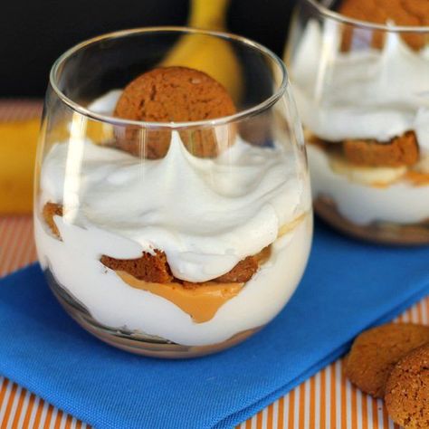 Butterscotch Banana Pudding Parfait (A quick and easy dessert!) Banana Pudding Parfait, Banana Parfait, Trifle Dessert Recipes, Cool Whip Desserts, Pudding Parfait, Dessert Recipes For Kids, Butterscotch Pudding, Trifle Desserts, Kid Desserts