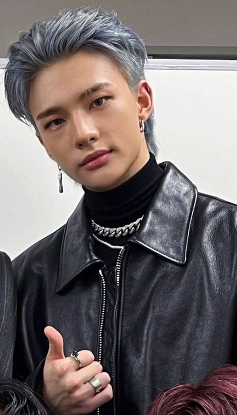 Hyunjin Middle Finger, Asian Hair Styles, Hair Styles Drawing, Hair For Fall, Hyunjin Jeongin, Male Idols, 17 Kpop, Straykids Hyunjin Photoshoot, Slicked Back Hair