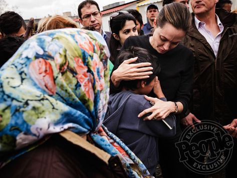 Angelina Jolie Refugees, Angelina Jolie Volunteer, Christian Missions, Angelina Jolie Photos, Jolie Pitt, Global Citizen, Poor People, Natural Face, Angelina Jolie