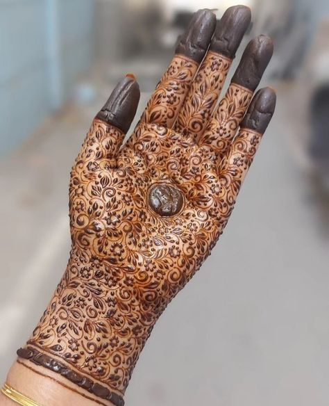 Heavy Mehndi Designs Front Hand Palm, Construction Fails, Indian Mehndi Designs, Mehndi Designs Bridal Hands, Henna Art Designs, Modern Henna Designs, Rose Mehndi Designs, Modern Mehndi Designs, Engagement Mehndi Designs