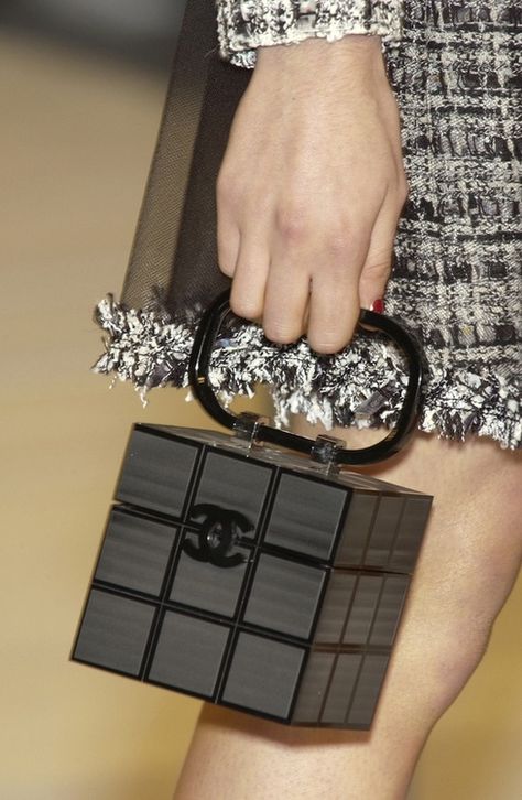 love this CHANEL Rubik's Cube bag Glamorous Chic Life, Fashion Chanel, Chanel Spring, Handbag Heaven, Black Purse, Vintage Chanel, Arm Candy, Hermes Birkin, Chanel Handbags