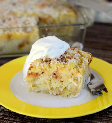 Piña Colada Bread Pudding Spring Desserts Easter, Pina Colada Bread, Pineapple Bread Pudding, Dessert Pineapple, Chocolate Cake Cheesecake, Bread Pudding Recipes, Desserts Easter, Custard Pudding, Good Pie