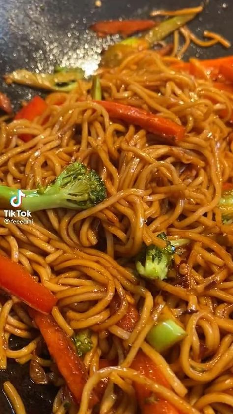 Noodle Recipes Easy, Chinese Cooking Recipes, Makanan Diet, Health Dinner Recipes, Food Recepie, Food Videos Cooking, Interesting Food Recipes, Diy Food Recipes, Diy Food