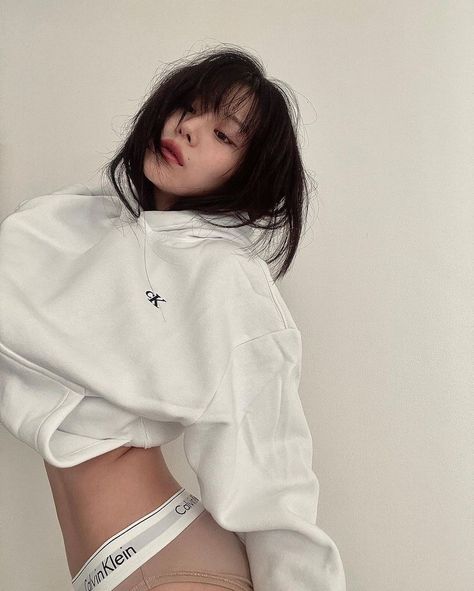 Calvin Klein Outfits, Seductive Clothes, Poses For Photos, Boutique Fashion, Insta Photo Ideas, Korean Outfits, Casual Style Outfits, Korean Girl, بلاك بينك