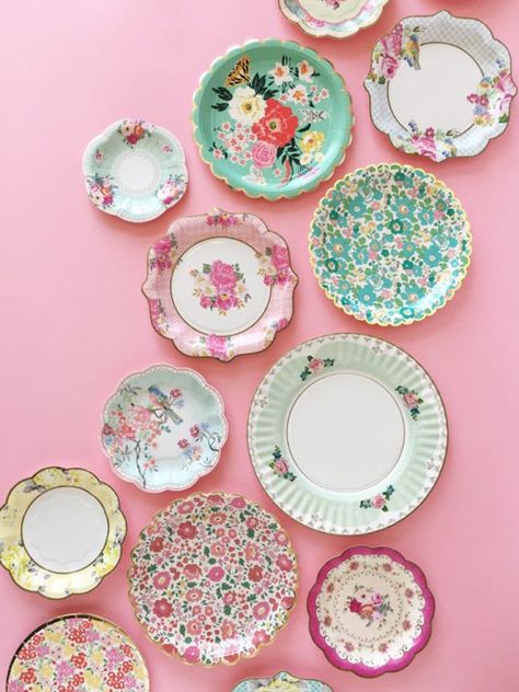 Vintage Pasta, Vintage Cake Plates, English Tea Party, Tea Party Bridal, Baby Shower Tea, Bridal Tea, Vintage Tea Party, Bridal Shower Cake, Tea Party Bridal Shower