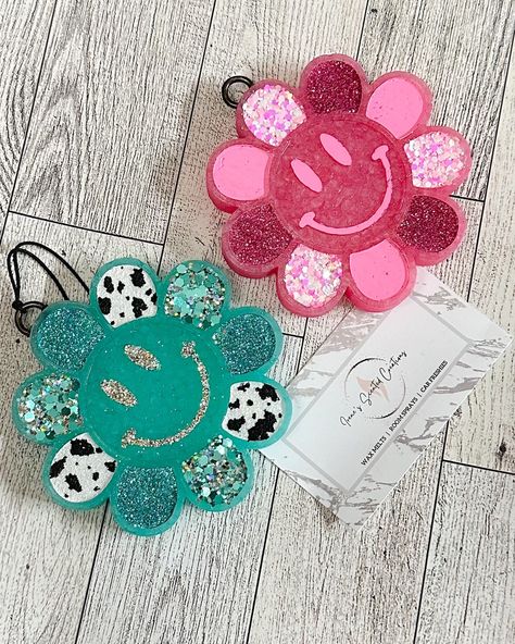 These smiley daisies are so fun to make! 🌸🌸 #carfreshies https://irenesscentedcr8ns.etsy.com/listing/1669004299 Freshies How To Make, Car Freshies Ideas, Freshie Designs, Freshies Ideas, Handmade Air Freshener, Freshie Ideas, Car Air Freshener Diy, Diy Air Freshener, Car Freshies