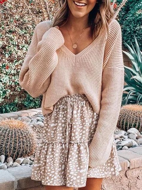 Outfit ideas Women’s Cute Outfits, Boho Outfits Simple, 27 Year Old Outfits, Simple Style Women, Fall Trending Outfits, Sweater Outfits Skirt, Light Summer Fall Outfits, Sweater With Dress Outfit, Preppy Boho Outfits