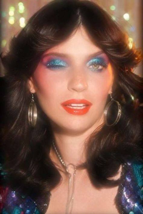 15 Stunning 80s Makeup Looks To Rock Your Glam & Retro Style 1980 Makeup, 70s Disco Makeup, Makeup Looks Brown, Makeup Looks Glam, 70s Hair And Makeup, Glam Rock Makeup, Moda 80s, 80s Hair And Makeup, 1980s Makeup And Hair