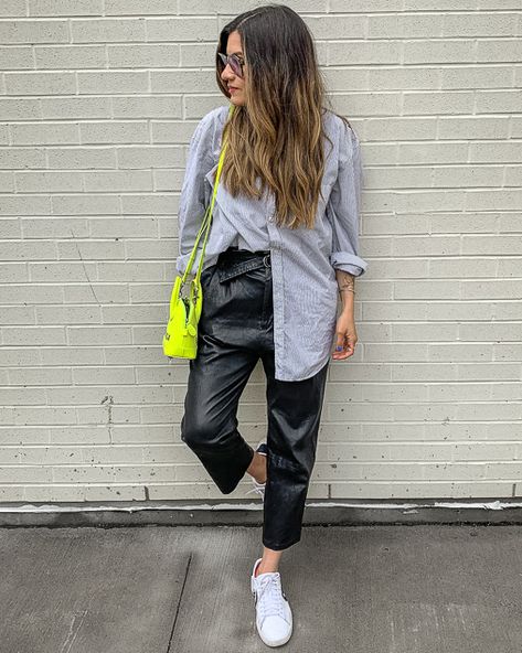 Trainers And Blazer Outfits, Leather Trousers Converse, Leather Trousers Trainers Outfit, Paperbag Leather Pants Outfit, Casual Leather Trousers Outfit, Neon Bag Outfit, Leather Trousers Outfit Casual, Leather Joggers Outfit Night, Nathalie Martin