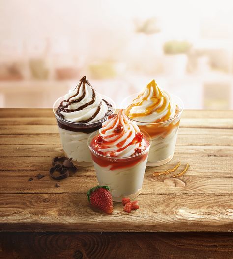 Sundaes KFC on Behance Soft Serve Ice Cream Recipes, Sushi Tei, Chocolate Drink Recipes, Es Cream, Ice Creamery, Food Photography Dessert, Ice Cream Photography, Ogilvy Mather, Yummy Ice Cream