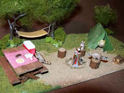 Good Sam Showcase of Miniatures: Raccoons invading a campsite, making S'mores, 1/4" scale. From a class taught by Barbara Ann Meye Miniature Camping Scene, Little Figures, Barbara Ann, Miniature Rooms, Miniature Figures, Room Box, S Mores, A Class, Fairy Garden