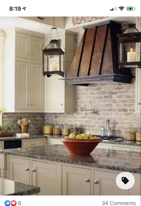 Brick backsplash and color of cabiets. Tuscan Kitchens, Brick Backsplash Kitchen, Farmhouse Kitchen Backsplash, Kitchen Ideas Remodeling, Kitchen 2021, Rustic Kitchen Cabinets, Brick Kitchen, Brick Backsplash, Tuscan Kitchen