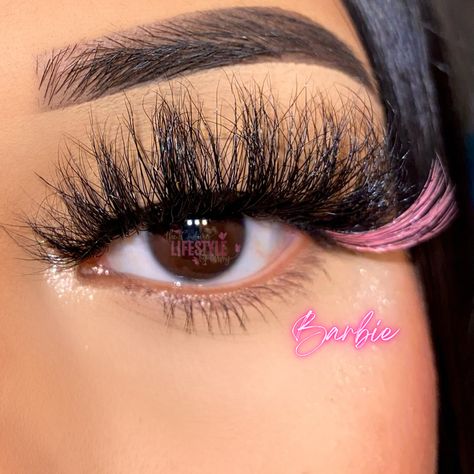 Lashes With Pink Ends, Lashes With Color At The End, Pink And Black Lashes, Lashes Astethic, Eyelash Extensions With Color, Pink Lash Extensions, Lashes With Pink, Barbie Lashes, Lashes With Color