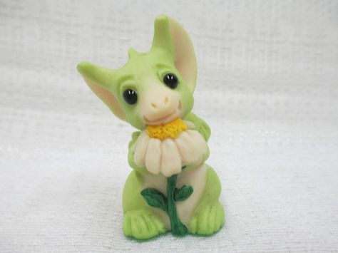 Whimsical World Of Pocket Dragons Daisy by Real Musgrave NIB Pocket Dragon, Puff The Magic Dragon, Statues For Sale, Dragon Statue, Dragon Egg, Fire Dragon, Sculpture Art, Daisy, Statue