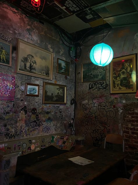 #graffiti #bar #aesthetic #grunge Grunge Party Aesthetic, Grunge Bar, Grunge Punk Aesthetic, Grunge Party, Bar Aesthetic, Party Aesthetic, Punk Aesthetic, Snack Bar, Aesthetic Grunge