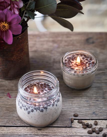 Coffee Candles to Get Rid of Odors - Capper's Farmer | Practical Advice for the Homemade Life Homemade Coffee Candles, Candles Coffee, Diy Candles Easy, Coffee Diy, Soya Mumu, Diy Candles Scented, Candle Making Business, Homemade Coffee, Astuces Diy