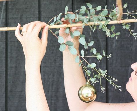 Kitchen Table Decorations, Christmas Eucalyptus, Christmas Decorations Australian, Xmas Table Decorations, Wedding Gifts For Newlyweds, Xmas Table, Christmas In Australia, Aussie Christmas, Build House