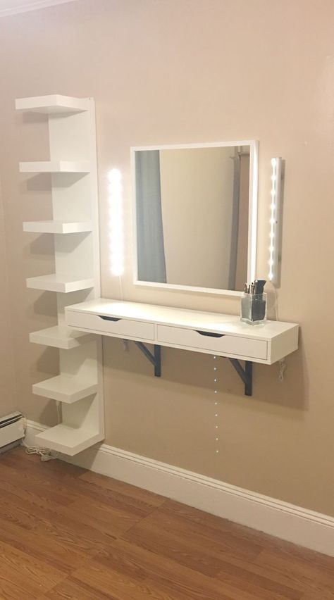 Vanity Organization Diy, Diy Vanity Table, Ikea Makeup Vanity, Makeup Vanity Decor, Apartemen Studio, Diy Makeup Vanity, Vanity Shelves, Diy Regal, Easy Diy Room Decor