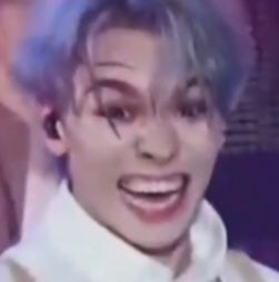 Funny Vernon Pics, Vernon Seventeen Smiling, Seventeen Vernon Meme, Vernon Funny Pics, Seventeen Memes Vernon, Svt Funny Pictures, Vernon Braces, Seventeen Funny Pics, Funny Seventeen Pictures