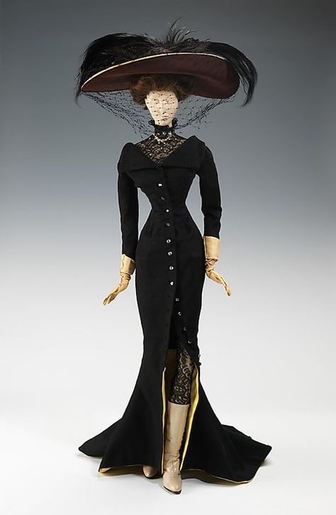 "1906 Doll" from the Gratitude Train Elsa Schiaparelli 1949 MET Куклы American Girl, Elsa Schiaparelli, Costume Collection, Vintage Gowns, Vintage Couture, Edwardian Fashion, Historical Dresses, Historical Clothing, Mode Inspiration