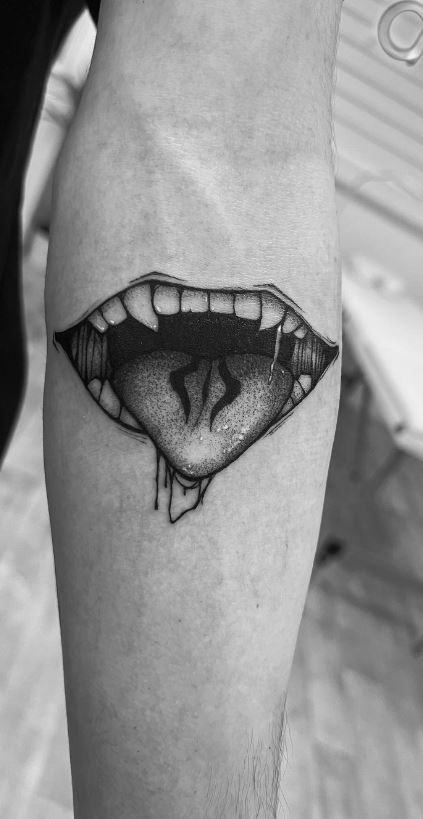 Sukuna Tattoos, Mouth Tattoo, Sukuna Anime, Wrist Tattoos For Guys, Muster Tattoos, Elbow Tattoos, Geniale Tattoos, Tatuaje A Color, Tattoo Style Drawings