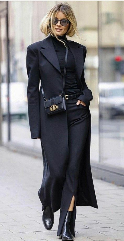 Avant Garde Outfit Ideas, Sleek Chic Style, Classic Dramatic Style, Outfit Elegantes, Mode Boho, Mode Casual, Influencers Fashion, All Black Outfit, Mode Inspo