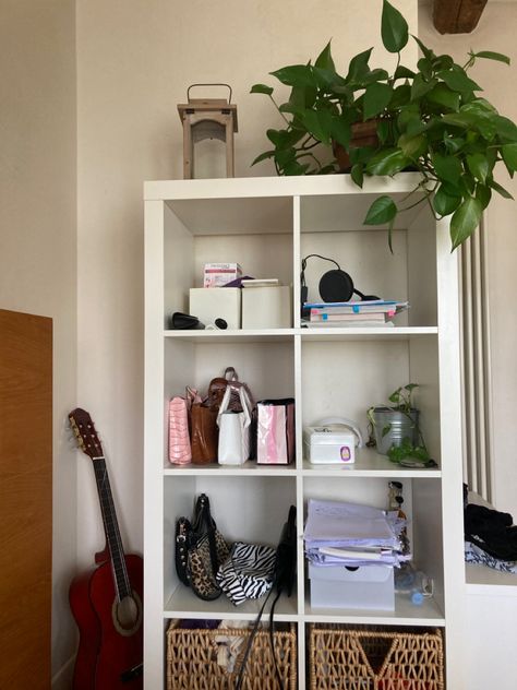 Shelf Cubby Ideas, Cube Shelf Decor Bedroom, Cube Shelf Decor, Ikea Cube Shelves, Hawaii Room, Cube Shelf, Shelf Decor Bedroom, Box Bedroom, Dark Home Decor