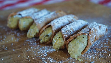 Cannoli Recipe with homemade Pistacchio Cream | Cannoli filled with fresh, nutty pistachio cream are on a whole different level Vincenzos Plate, Italian Cannoli Recipe, Sicilian Cannoli, Italian Cannoli, Italian Sweets, Cannoli Shells, Cannoli Filling, Cannoli Recipe, Italian Bakery