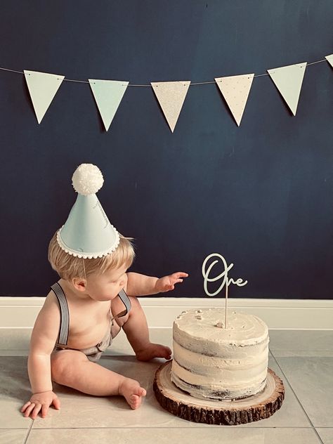 Baby boy first birthday cake smash homemade Baby Boy 1st Birthday Photo Shoot Ideas Indoor Diy, Birthday Cake First Year Boy, One Year Old Smash Cake Photoshoot, Simple Smash Cake Boy, One Year Old Photoshoot Boy, Baby Boy First Birthday Cake, Boy First Birthday Cake, Boy Smash Cake, Kid Pictures