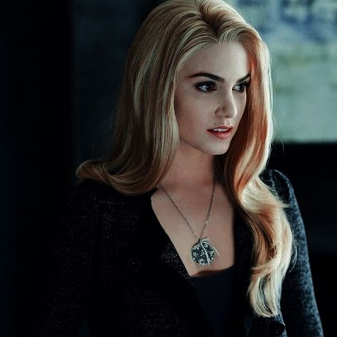 Nikki Reed Twilight, Rosalie Twilight, Rosalie Cullen, Xavier Samuel, Billy Burke, Rosalie Hale, Twilight Cast, Twilight Film, Twilight Series