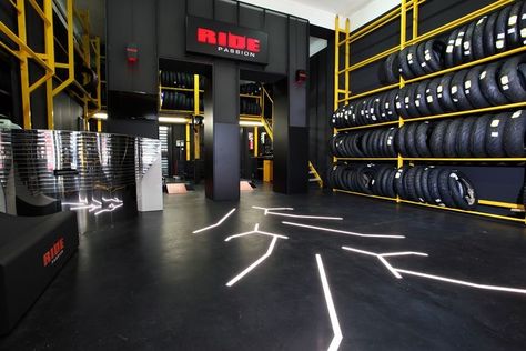 Motorcycle Showroom Design, Car Showroom Interior, Car Showroom Design, Garage Design Interior, Tire Shop, Automotive Shops, Mechanic Shop, Warehouse Design, Luxury Garage