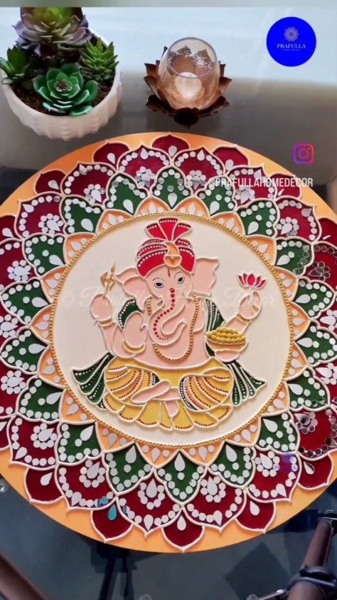 Prafulla Home Decor on Instagram: "Reserved Copyrights. Do not copy ❌ or recreate.**©️ Transformation of this beauty from start to finish ✨✨ Ganesha Lippan Wall Art with…" Buddha Lippan Art, Lippan Art Mirror, Lippon Art, Lipan Art, Glass Painting Patterns, Indian Arts, Animated Wallpaper, Pot Painting, Buddha Art Painting